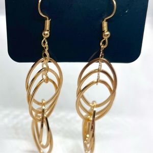 Gold Interlocking Oval Dangle Earrings NWT 🔥 3 for $20